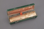 A gold etui a message