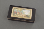 A gold and tortoiseshell snuff box