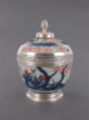 Pot à pommade et son couvercle en porcelaine Imari et en argent